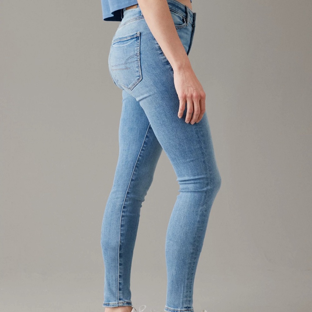 American Eagle Next Level Hi Rise jeans in light wash. Size 10. - Picture 2 of 10